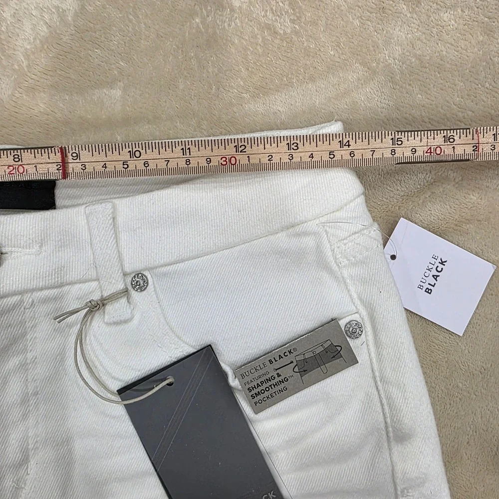 Buckle Black Fit No. 53 White Denim Shorts Size 26 NWT Frayed Mid-Rise - Picture 4 of 6